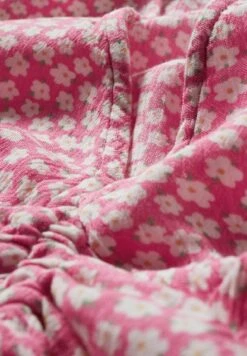 Blusa - White Rose -Clockhouse Ventas 23e490fa9d024874a355e146e1fd6920