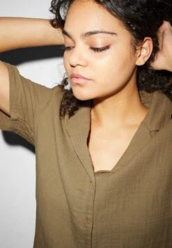 Blouses - Camisa - Light Green 11 Blouses - Camisa - Light Green -Clockhouse Ventas 41087fd782a8424ab33b9aa99e23a4e8