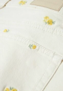 Shorts Vaqueros - Light Beige 15 Shorts Vaqueros - Light Beige -Clockhouse Ventas 73c48bf837774a24b82503dbbeb5c35b