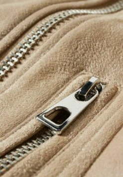 Vestes - Chaqueta De Cuero Sintético - Beige 7 Vestes - Chaqueta De Cuero Sintético - Beige -Clockhouse Ventas a789fa1837cb4d9b9ca34a4e440faf5f