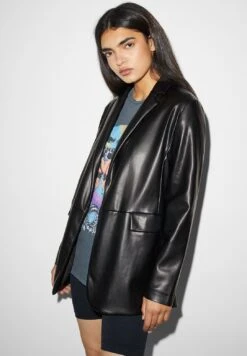 Abrigo Corto - Black