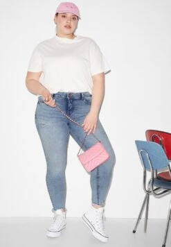 Vaqueros Slim Fit - Denim Light Blue 12 Vaqueros Slim Fit - Denim Light Blue -Clockhouse Ventas cb8715b48e324a2890fdd883aec88dfb