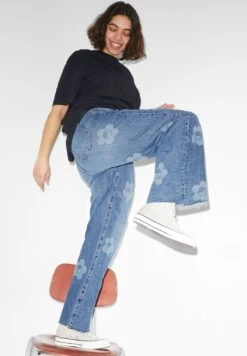 Vaqueros Rectos - Denim Blue -Clockhouse Ventas d0506c9c43c443aa8bca40d8f19a6f74