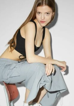 Crop - Top - Black 10 Crop - Top - Black -Clockhouse Ventas e3f6f285bef54883ad462684420b9369