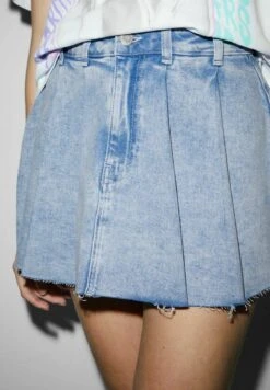 Falda Plisada - Denim Light Blue -Clockhouse Ventas ea48348f4ce7404a91ee2cdbc3a6e8ed