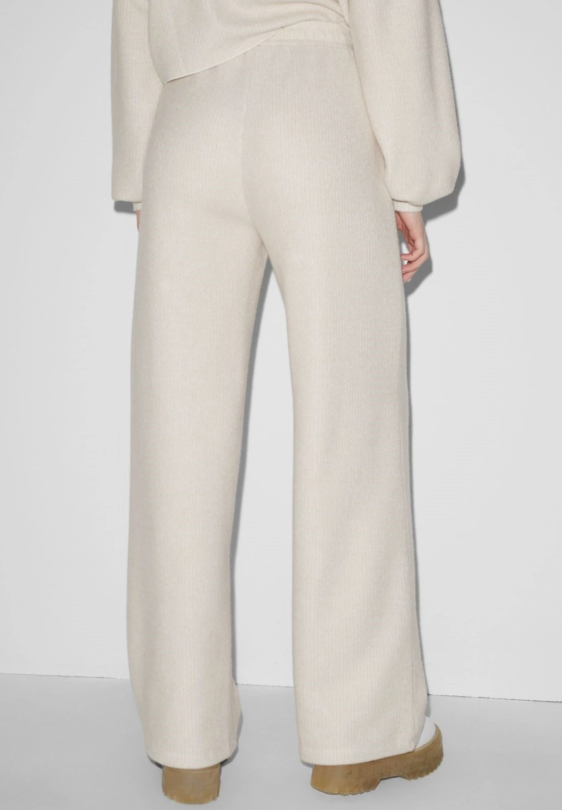 Pantalones - Beige 4 Pantalones - Beige - Imagen 2