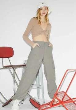 Pantalones Cargo - Light Gray 12 Pantalones Cargo - Light Gray -Clockhouse Ventas fb266f83da684ee9983575ca77ee51eb